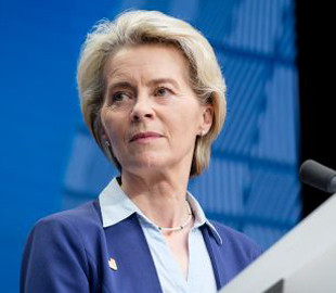 Очільниця Єврокомісії назвала вторгнення безпілотників в Європу гібридною війною