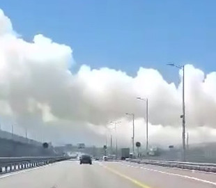 Над Кримським мостом помітили густий дим