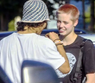 Підлітковий бунт: дочка Анджеліни Джолі та Бреда Пітта з'явилася на публіці з новою стрижкою