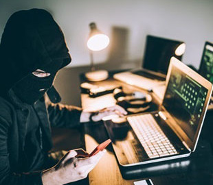 У Львові жінка з неповнолітнім родичем вкрала гроші з картки пенсіонера