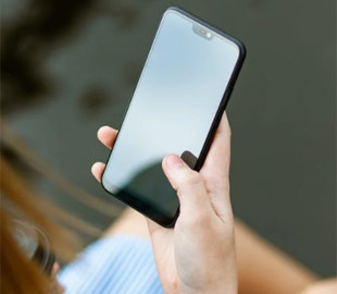 Чому смартфон перезавантажується сам по собі: 5 можливих причин