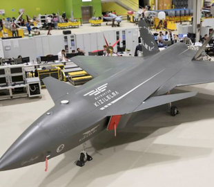 У Туреччині показали новий "Байрактар": на що здатне бойове "Червоне яблуко"