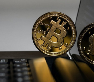 Заволодів чималими коштами з криптогаманців власних друзів: на Житомирщині судитимуть шахрая