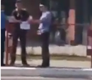 В Беларуси избили мужчину за то, что несанкционированно слушал песни Цоя