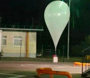 У Литву з Білорусі прилетіла величезна повітряна куля — що було всередині