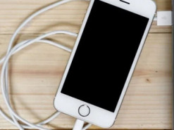 Як правильно заряджати смартфон, щоб не зіпсувати батарею