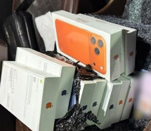 На Львівщині прикордонники виявили схованку з "Айфонами" на 700 тисяч гривень