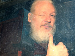 В Лондоне отложили слушания по экстрадиции Ассанжа