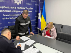 Черкащанка змушувала своїх малолітніх дітей створювати порноконтент, який продавала на спецфорумах