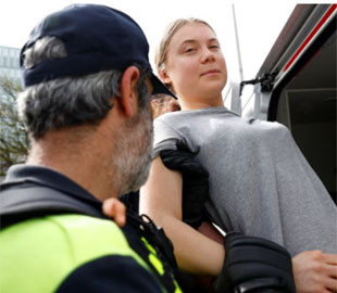 Грету Тунберг двічі затримали на демонстрації в Нідерландах