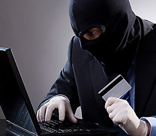 Спочатку платили, потім забрали все: жінка стала жертвою інтернет-шахраїв