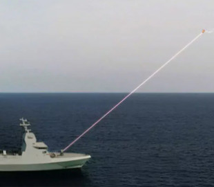 Ізраїльська компанія показала лазер, що збиває дрони та ракети