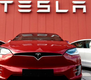 Tesla прозвітувала про рекордні 3,3 мільярда доларів прибутку за квартал