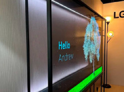 LG представила прозорий OLED-екран, який працює у бездротовому режимі