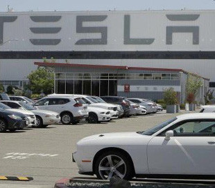 На заводе Tesla в Калифорнии коронавирус выявлен у 450 рабочих