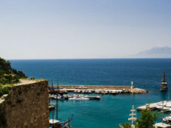 Без россиян отдохнуть не получится. Курорты Турции переполнены туристами из РФ 