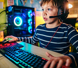 Детям полезно играть в видеоигры — они развивают интеллект, выяснили шведские учёные