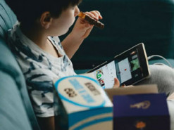 Експерт розповіла, як відволікти дітей від гаджетів