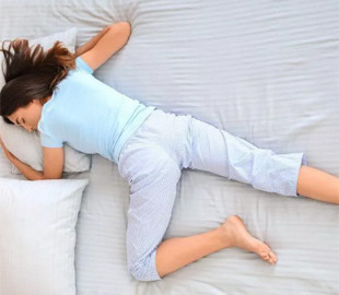 Лікарі пояснюють, чому спати на животі небезпечно