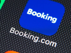 Booking.com не признал Крым российским и ввел ограничения — подробности