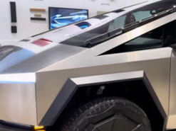 Tesla виставила перші Cybertruck на загальний огляд