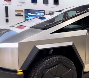 Tesla виставила перші Cybertruck на загальний огляд