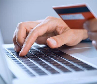 Кіберполіція викрила шахраїв, які обкрадали українців через фейкові сервіси поповнення рахунку