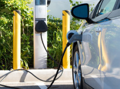 У Польщі запускають програму субсидій за придбання електромобілів