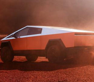 Tesla Cybertruck взяв на буксир Porsche 911 і випередив інший Porsche 911