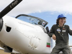 17-річний пілот став наймолодшою людиною, яка самостійно облетіла навколо світу на надлегкому літаку