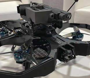 Дрон iFlight ProTek60 Pro оснастили пістолетом та лазерним прицілом: що з цього вийшло