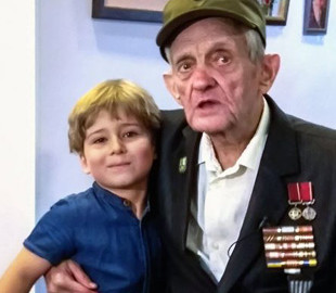 Правнук харьковского узника нацистских лагерей отдал 25 тысяч гривен на “Байрактары”