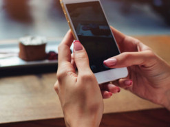 Професор закликав користувачів смартфонів негайно припинити поширену звичку