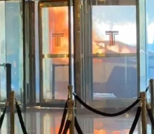 Tesla Cybertruck спалахнув біля готелю Трампа в Лас-Вегасі: що відомо