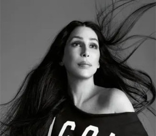 В сети показали, как легендарная певица Шер выглядела 25 лет назад. Фото