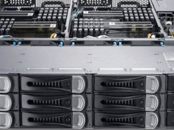 Аналитики назвали лидера на рынке серверов