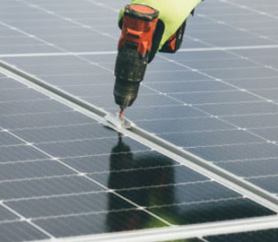 Білі лінії на сонячних панелях — для чого вони потрібні насправді