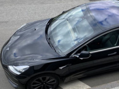 Старі електромобілі Tesla продають в США дорожче нових