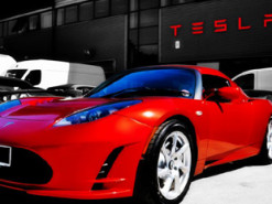 Власник Tesla обурений вартістю ремонту акумулятора