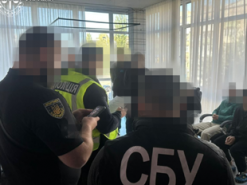 Повідомлено про підозру чотирьом українцям за шахрайство з криптовалютою