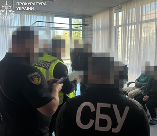 Повідомлено про підозру чотирьом українцям за шахрайство з криптовалютою