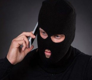 Псевдопрацівник банку виманив у чоловіка майже 30 тисяч гривень