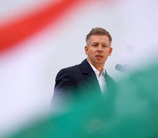 Суперник Орбана подає скаргу на радника премʼєра Угорщини через фейкове відео