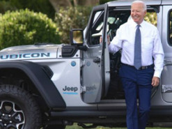 У США уряд вирішив відмовиться від автомобілів з бензиновими та дизельними двигунами