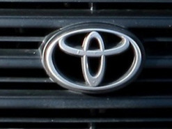 Toyota скоротить виробництво автомобілів через дефіцит чипів