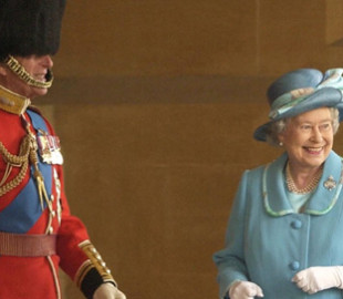Порушила етикет. У мережі поширюється найрідкісніше фото королеви Єлизавети ІІ