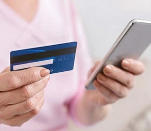 Поліцейські викрили злочину групу телефонних шахраїв, які діяли із місць позбавлення волі