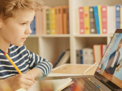 Пять крупнейших цифровых тенденций в области образования в 2022 году