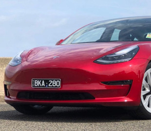 Перші електромобілі Tesla Model 3 китайського виробництва прибули до Австралії