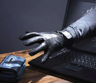 Жінка хотіла виїхати до США і втратила 40 тис. грн